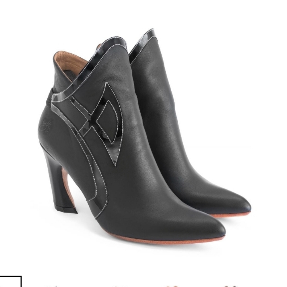FLUEVOG Twist Gogo booties, black, size 6